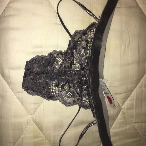 NEW VS lingerie - Picture 2 of 2